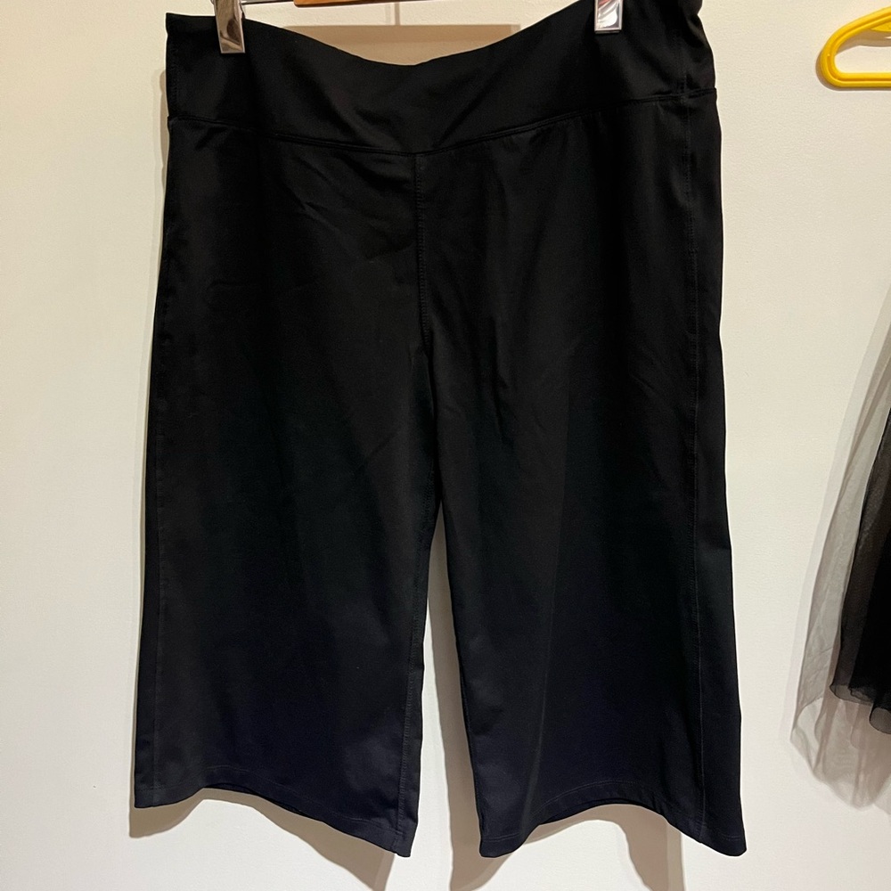 5/$25 FILA black athletic wide leg crops L